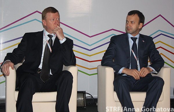 Анатолий Чубайс и Аркадий Дворкович на пленарном заседании форума, фото с сайта strf.ru